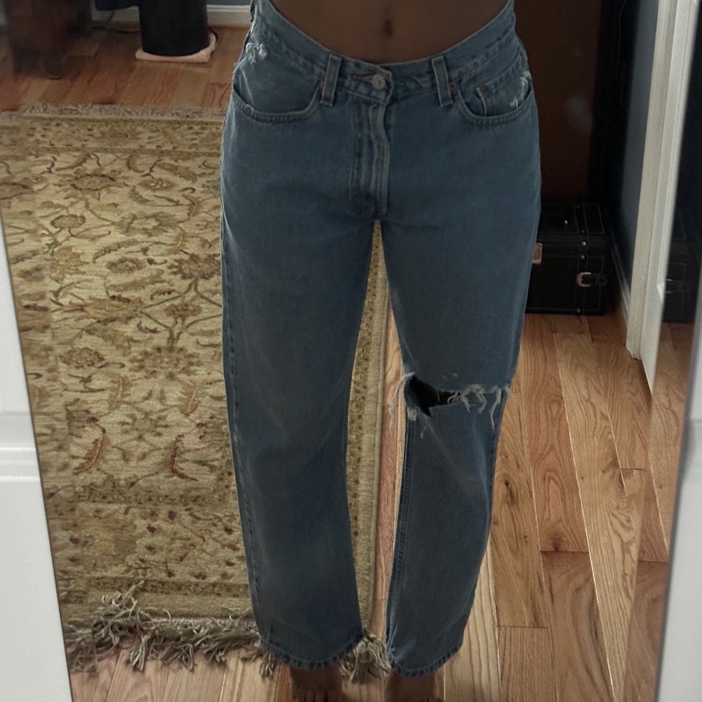Vintage 505 levi jeans W31 L32 straight leg with ripped knee